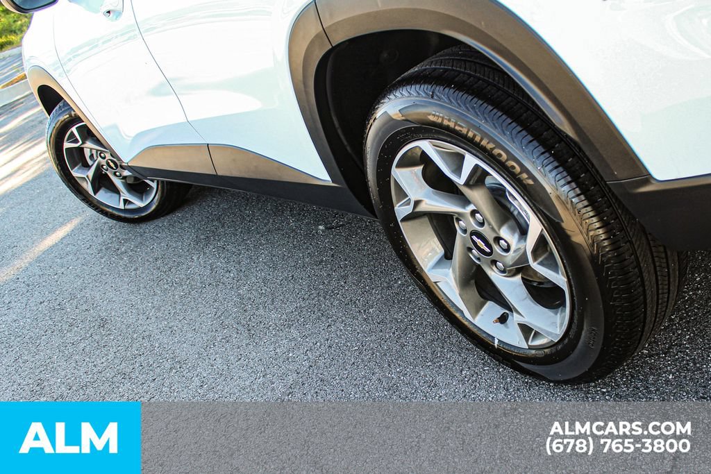 Used 2025 Chevrolet Trax LT FWD image 14
