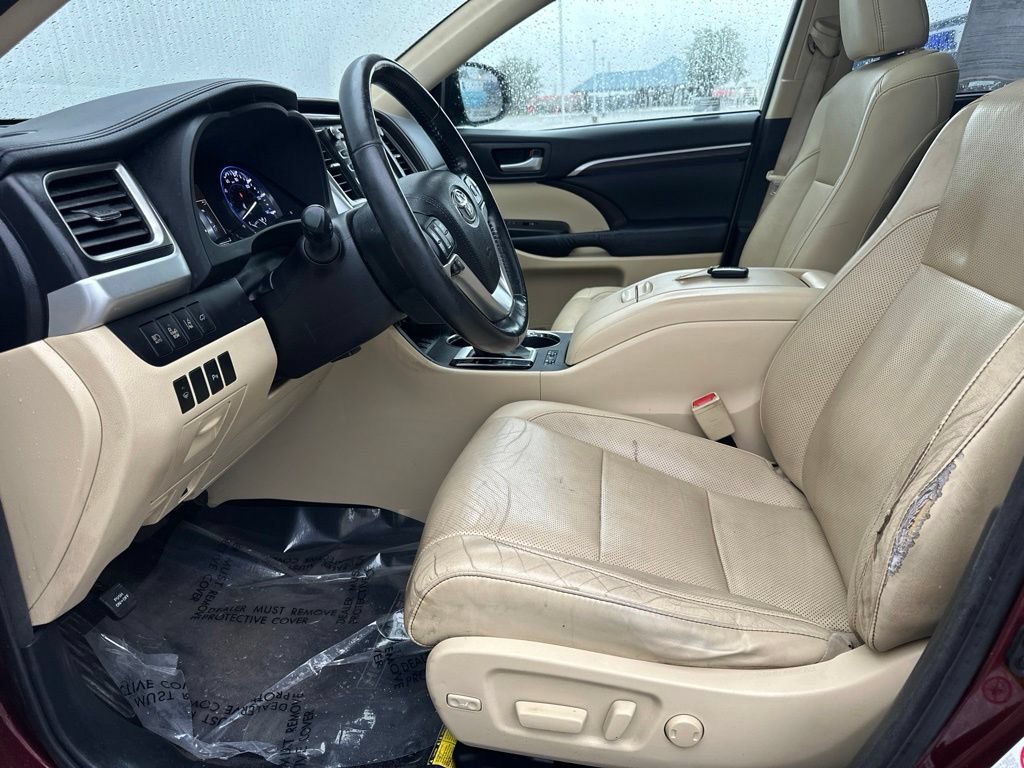 Used 2015 Toyota Highlander Limited w/ Driver Technology Package AWD/4WD image 14