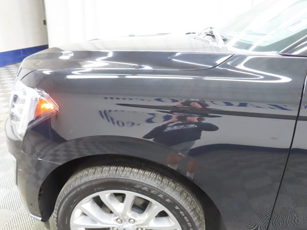 Used 2019 Ford Expedition Limited w/ Equipment Group 302A AWD/4WD image 40