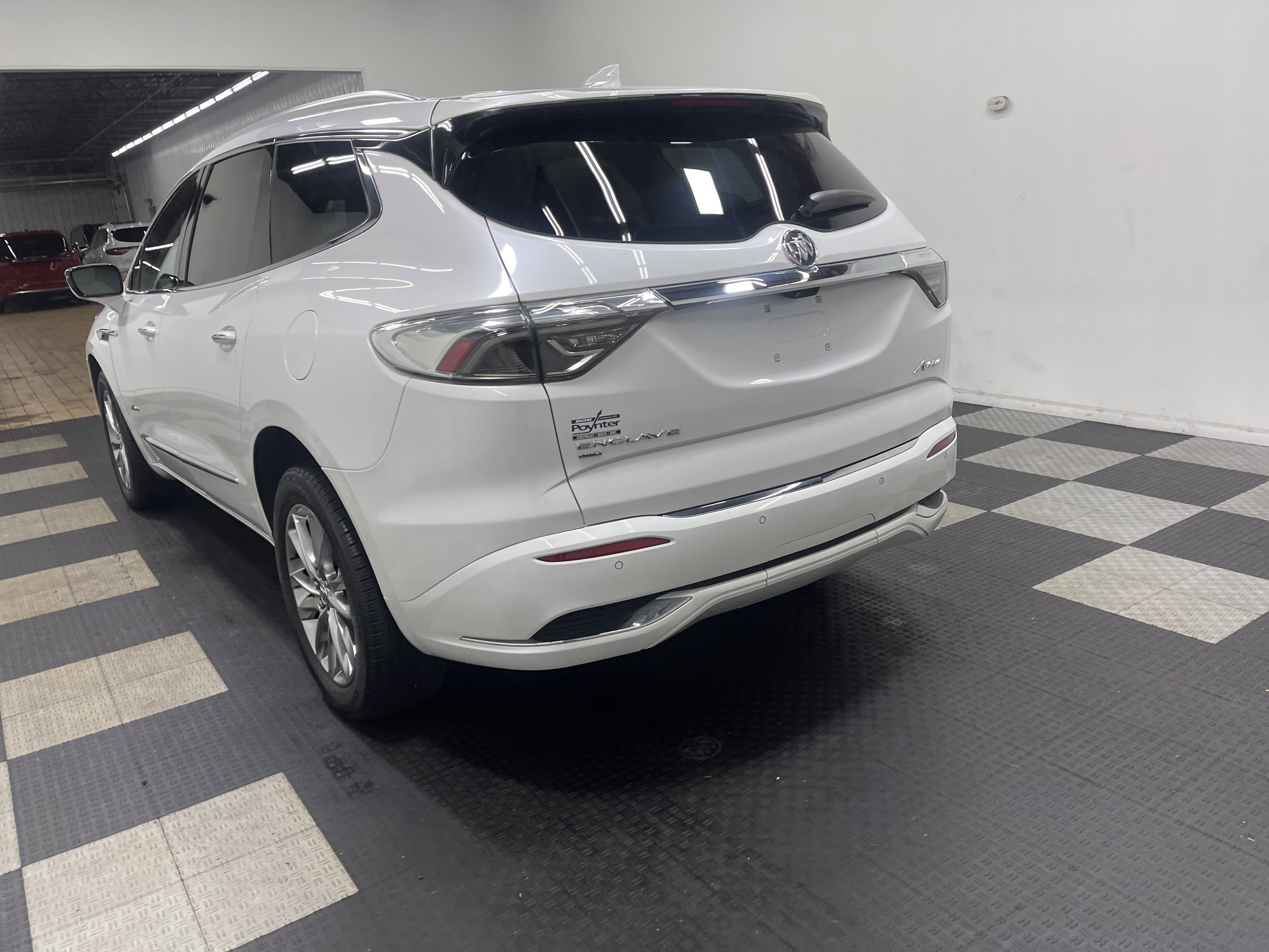 Used 2023 Buick Enclave Avenir w/ Avenir Technology Package AWD/4WD image 2