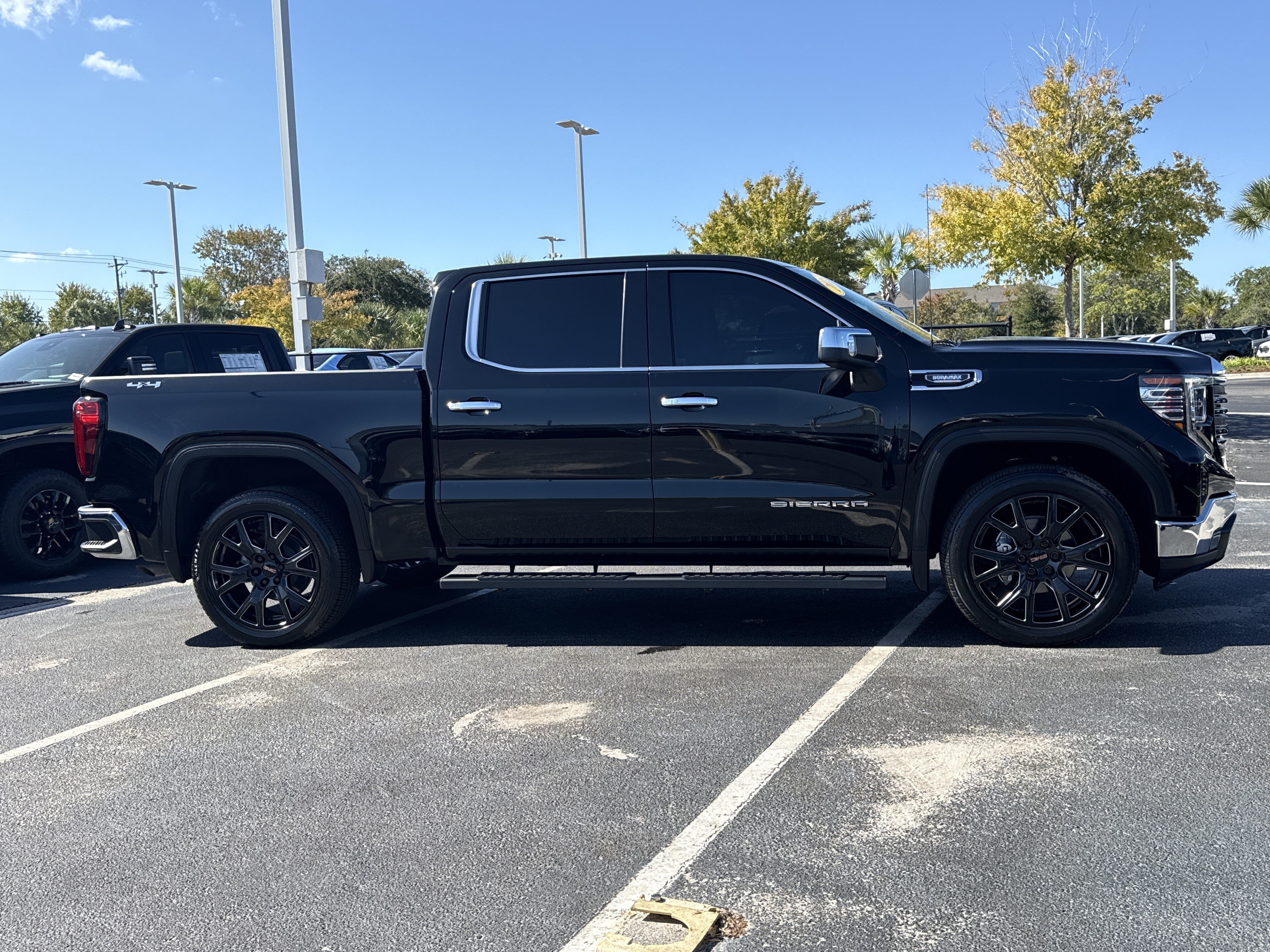 Used 2023 GMC Sierra 1500 SLT w/ SLT Convenience Package AWD/4WD image 11
