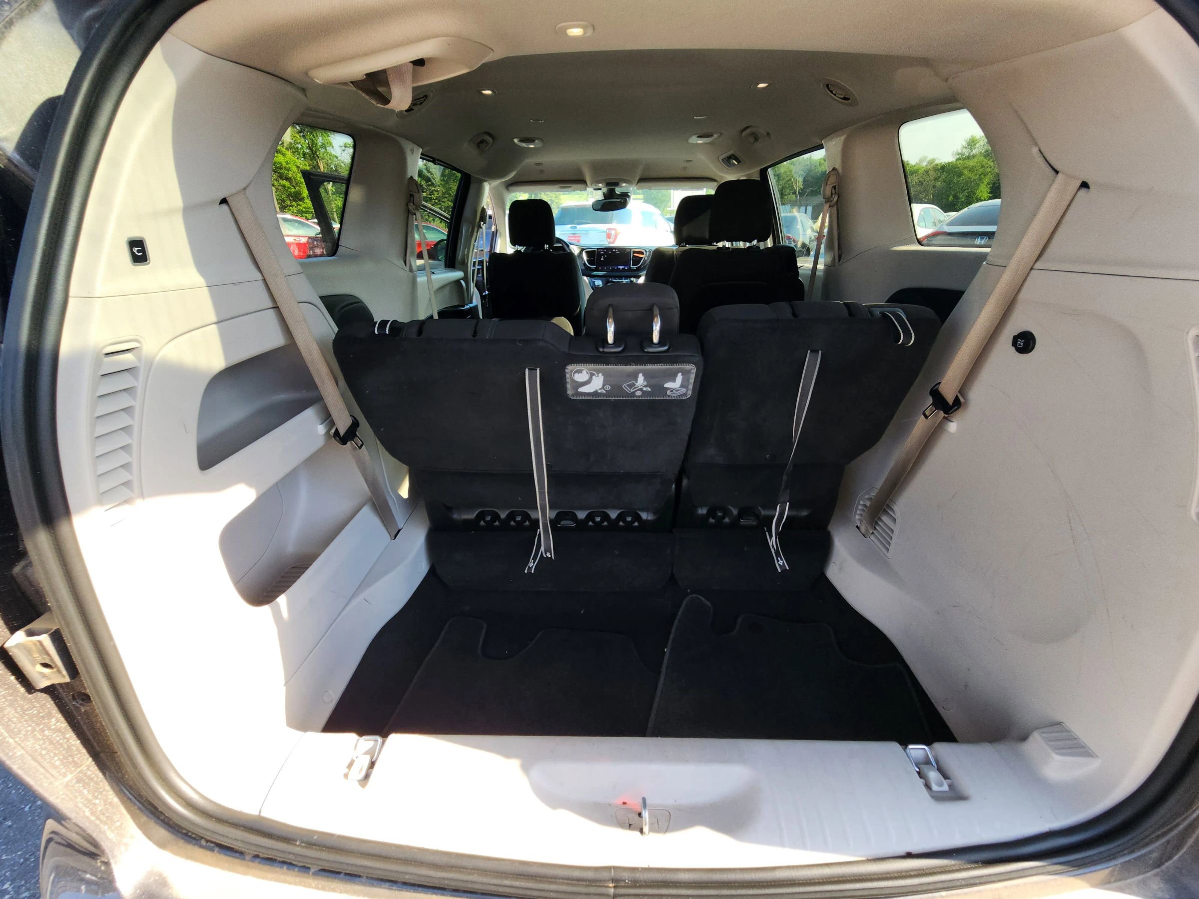 Used 2021 Chrysler Pacifica Touring w/ Cold Weather Group image 24