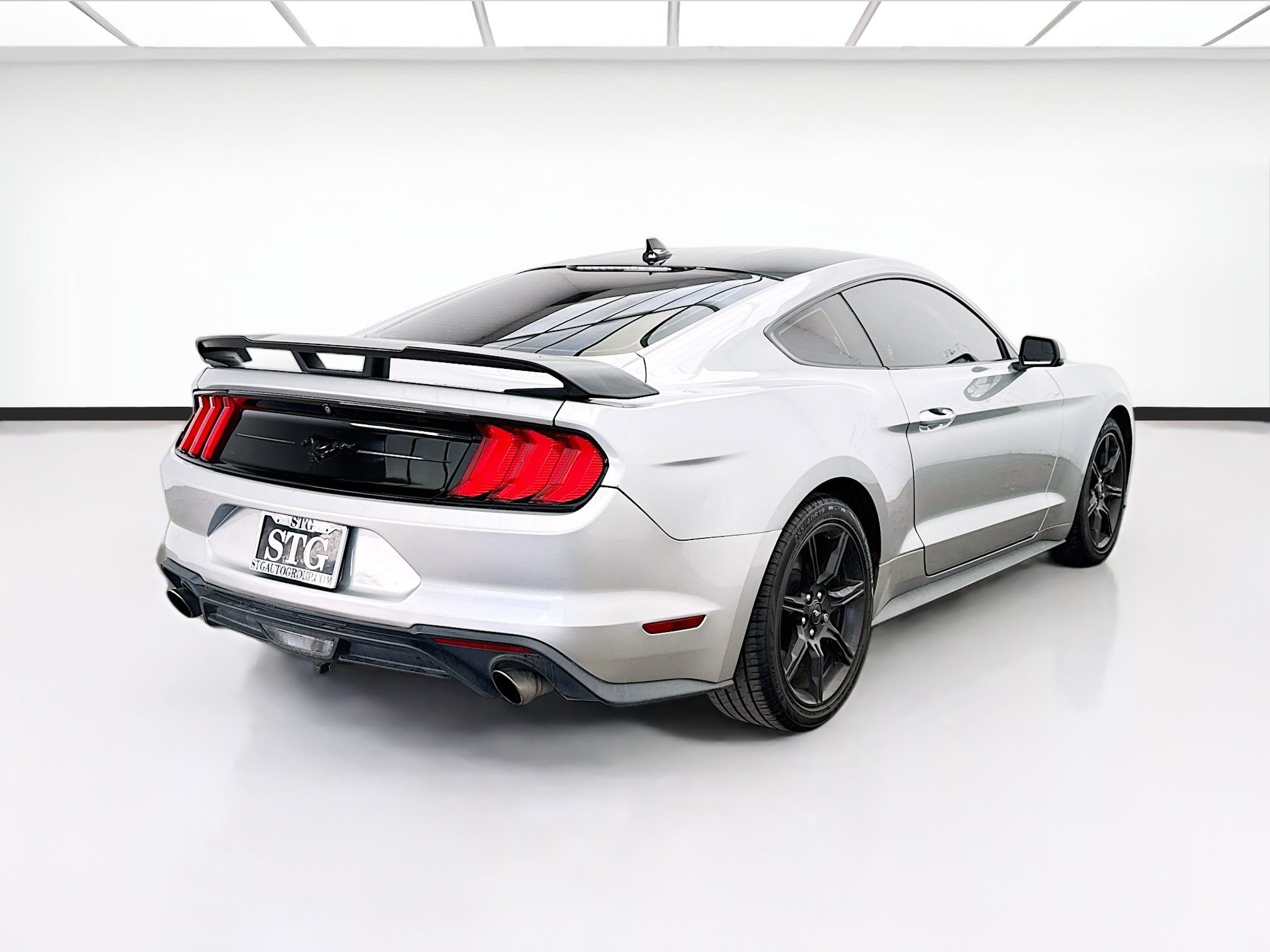 Used 2020 Ford Mustang Coupe w/ Black Accent Package RWD image 4