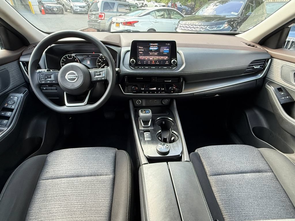 Used 2021 Nissan Rogue SV AWD/4WD image 12