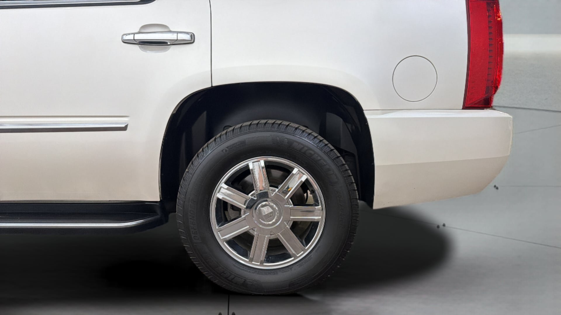 Used 2007 Cadillac Escalade AWD w/ Climate Package image 5