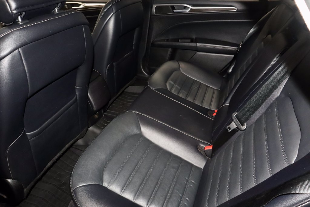 Used 2018 Ford Fusion SE FWD image 21