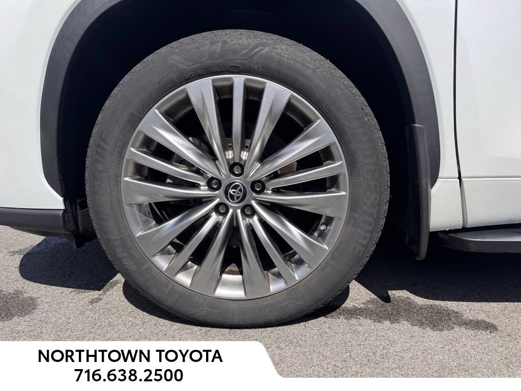Used 2023 Toyota Highlander Platinum AWD/4WD image 8