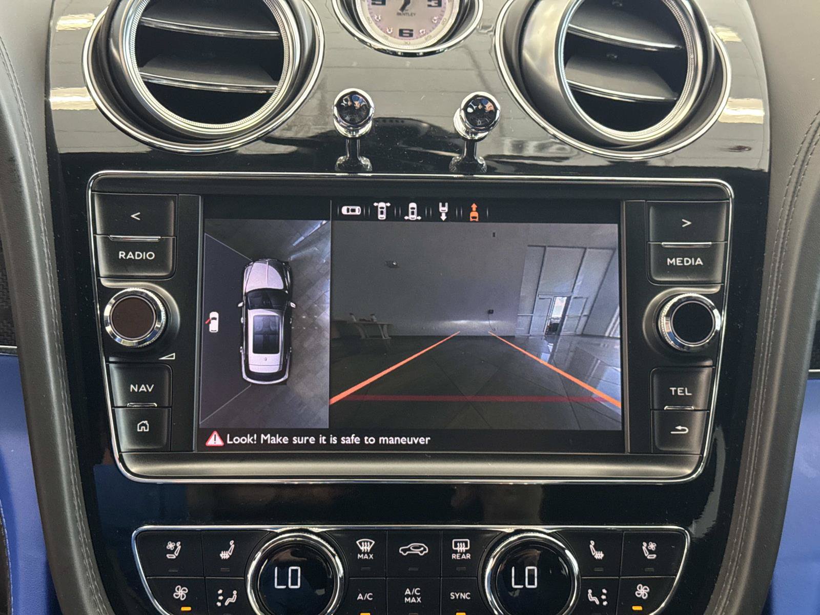 Used 2020 Bentley Bentayga Design Series AWD/4WD image 20