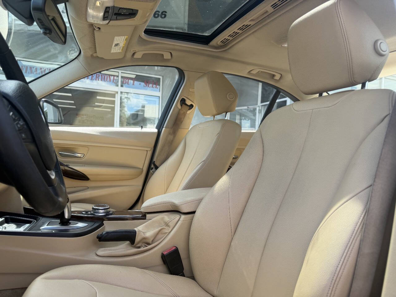 Used 2014 BMW 320i xDrive Sedan AWD/4WD image 18