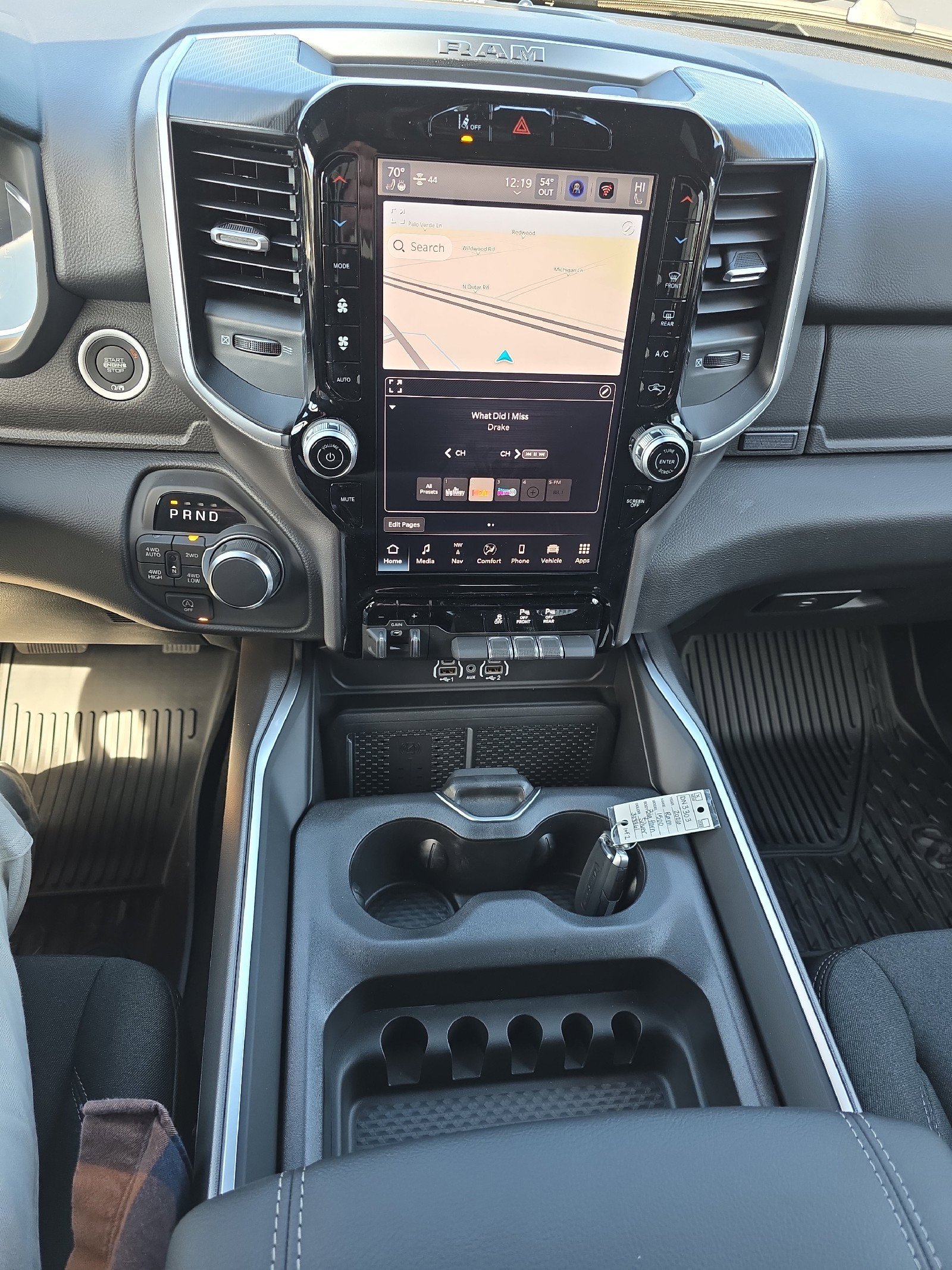 New 2026 RAM 1500 4x4 Crew Cab image 32