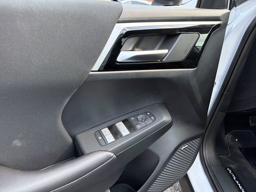 New 2026 Mitsubishi Outlander ES AWD/4WD image 15