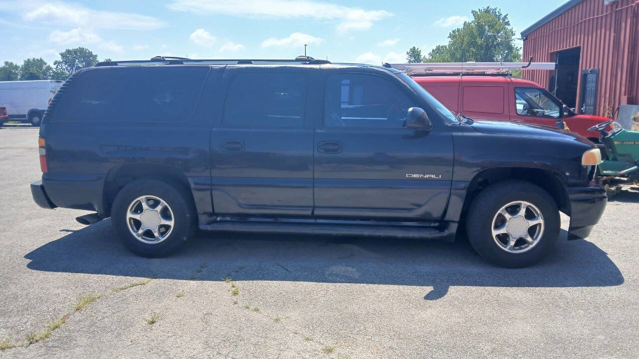 Used 2004 GMC Yukon XL Denali image 1