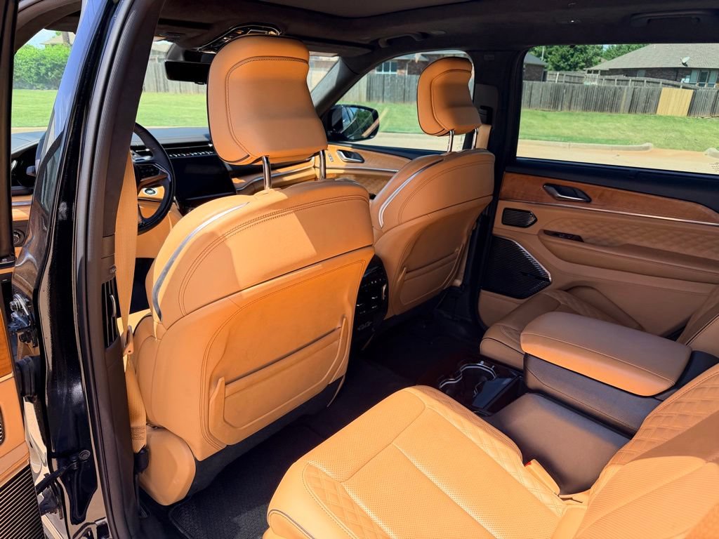 Used 2024 Jeep Grand Cherokee L Summit AWD/4WD image 11