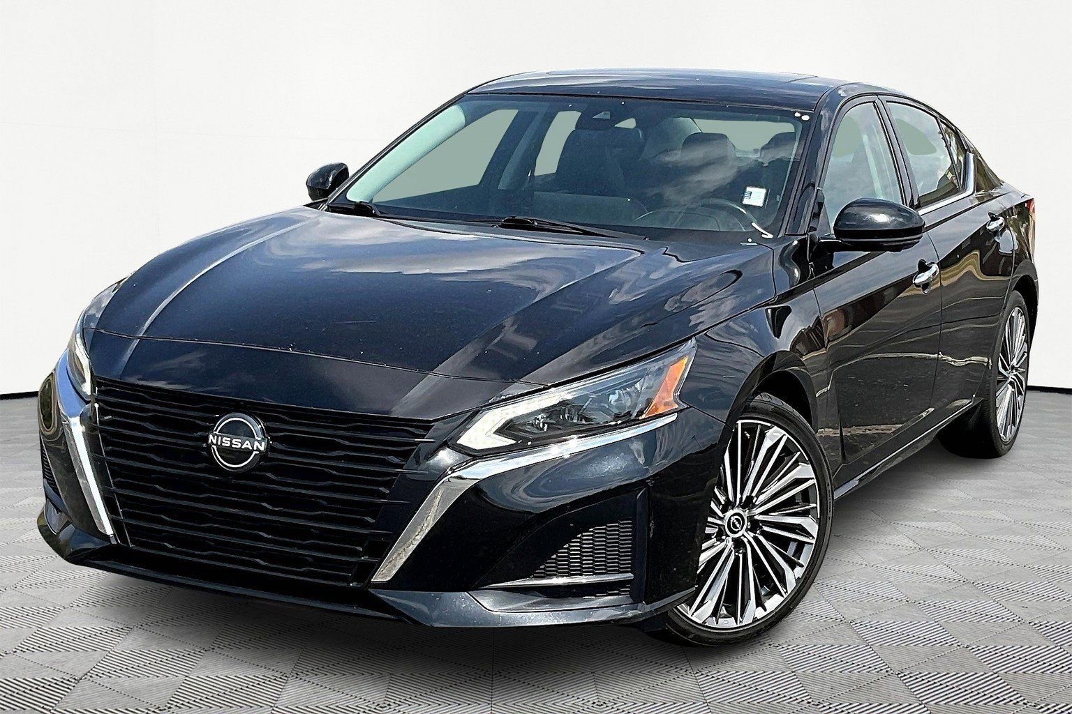 Used 2023 Nissan Altima 2.5 SL image 2