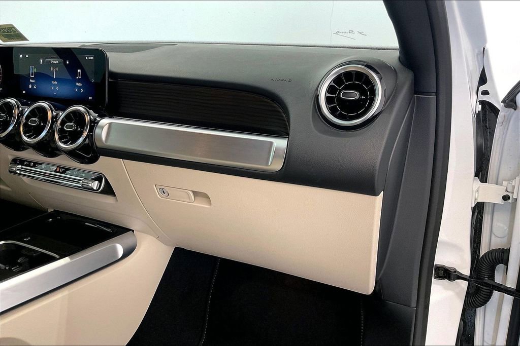 Used 2026 Mercedes-Benz GLB 250 image 17