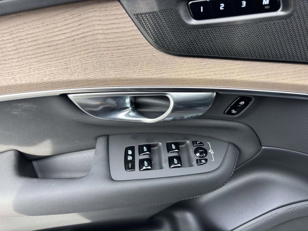 New 2026 Volvo XC90 B6 Plus w/ Protection Package Premier image 13