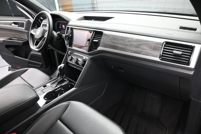 Used 2022 Volkswagen Atlas Cross Sport SE w/ Panoramic Sunroof Package FWD image 24