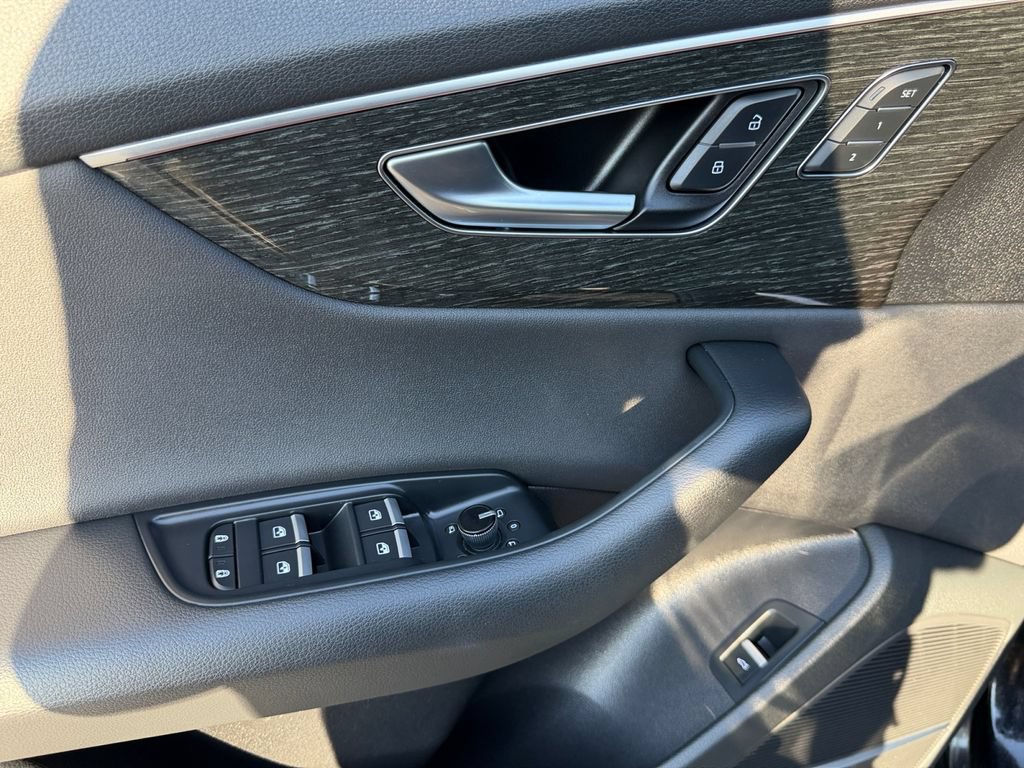 Used 2020 Audi Q8 Premium Plus w/ Premium Plus Package AWD/4WD image 15