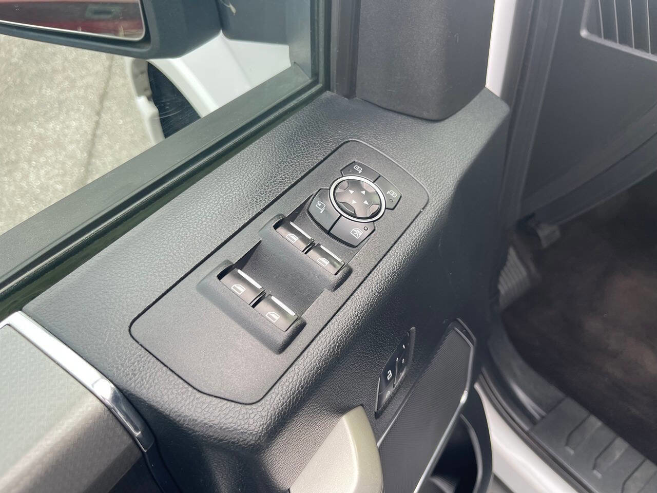 Used 2015 Ford F150 Lariat w/ Equipment Group 501A Mid AWD/4WD image 19