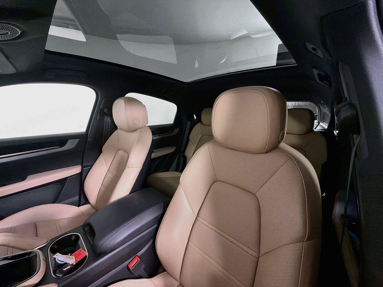 Certified 2025 Porsche Cayenne Coupe AWD/4WD image 5