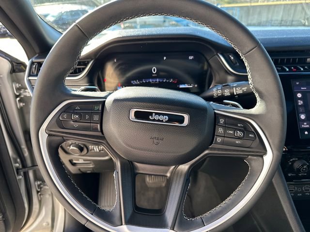 Used 2024 Jeep Grand Cherokee L Laredo AWD/4WD image 31