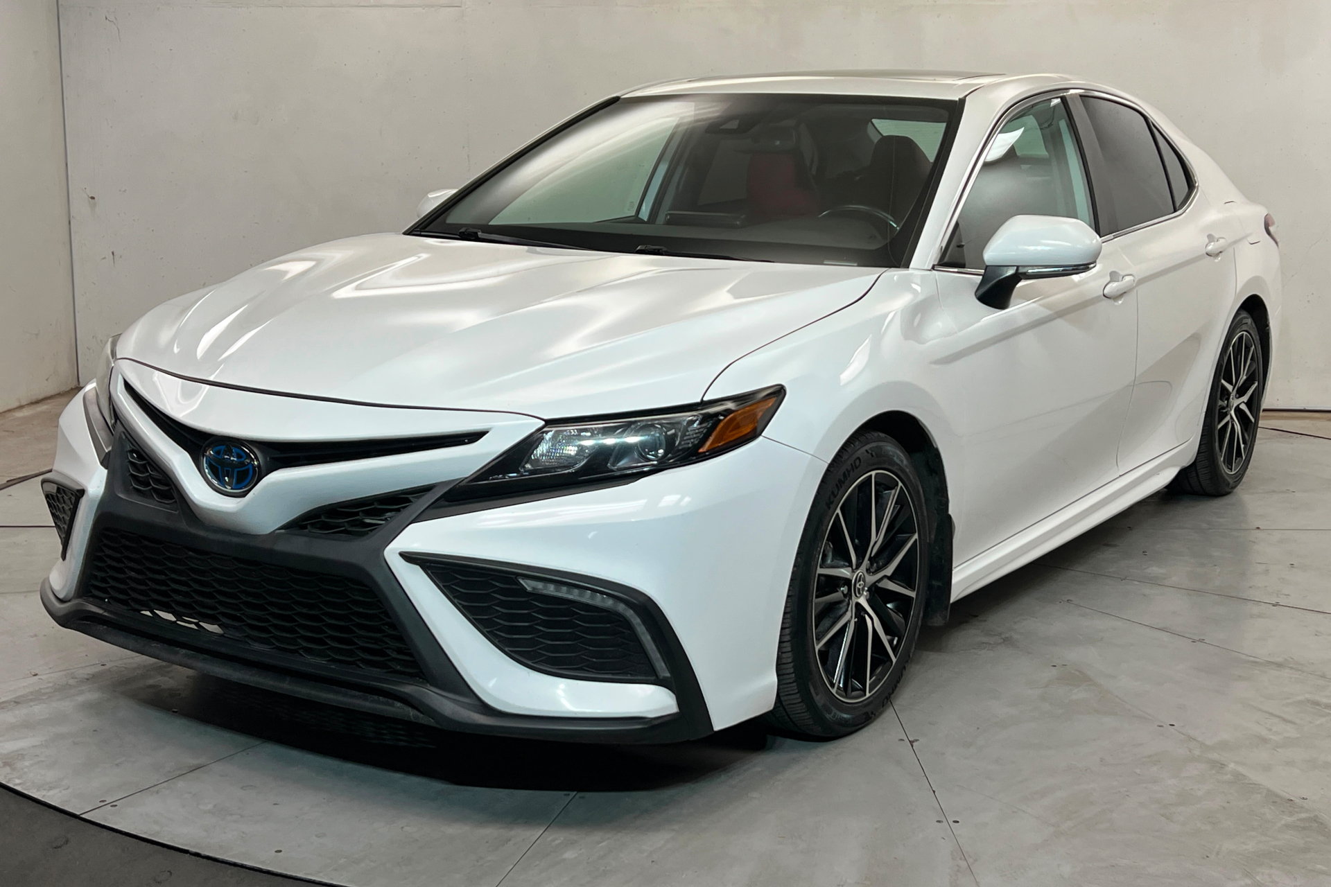 Used 2023 Toyota Camry SE w/ Audio Upgrade Package FWD image 1