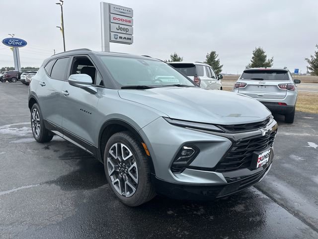 Used 2024 Chevrolet Blazer RS w/ Enhanced Convenience Package FWD image 2