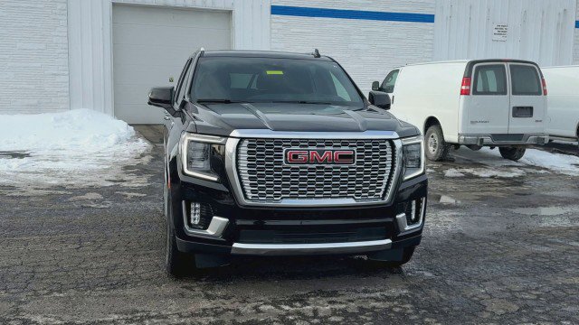 Used 2024 GMC Yukon Denali w/ Advanced Technology Package image 3