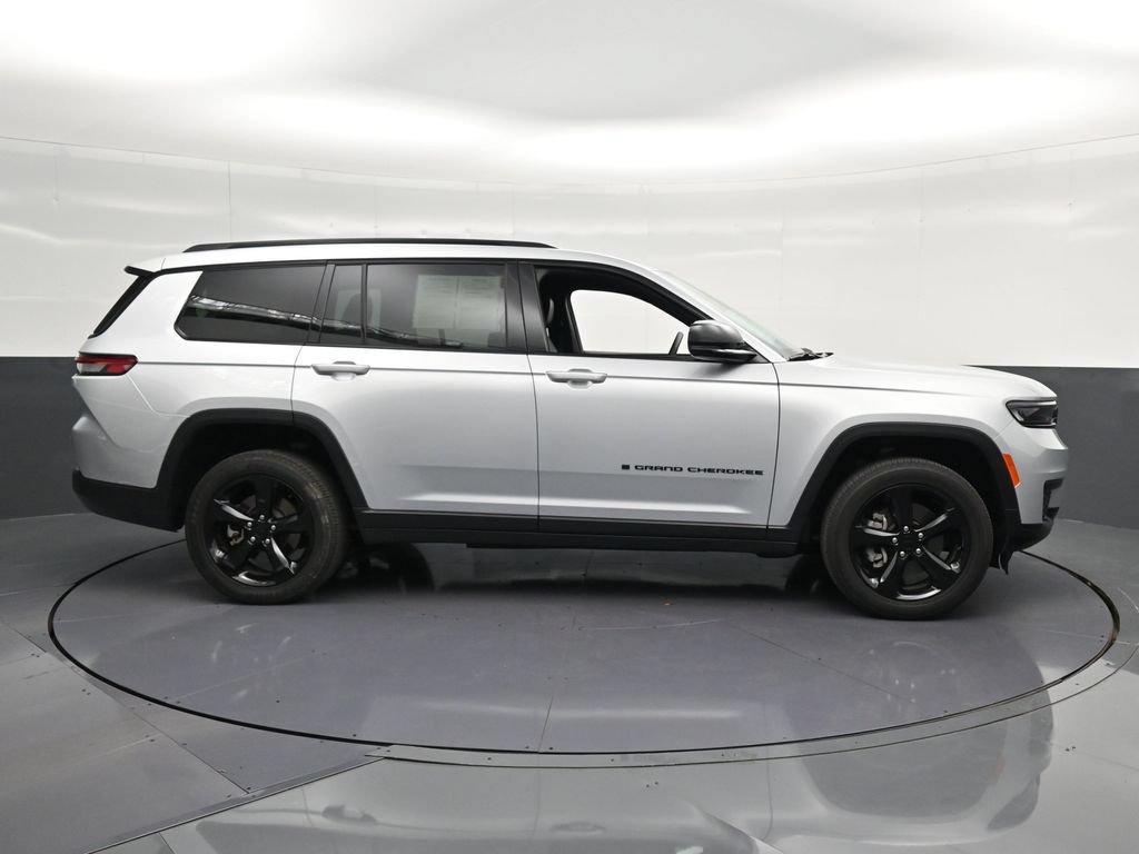 Used 2024 Jeep Grand Cherokee L Laredo AWD/4WD image 4