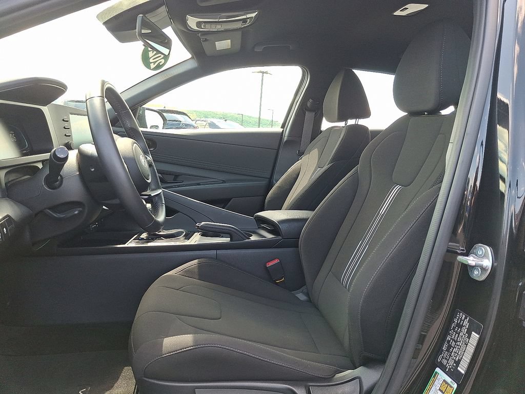 Used 2025 Hyundai Elantra Sport w/ Cargo Package FWD image 15