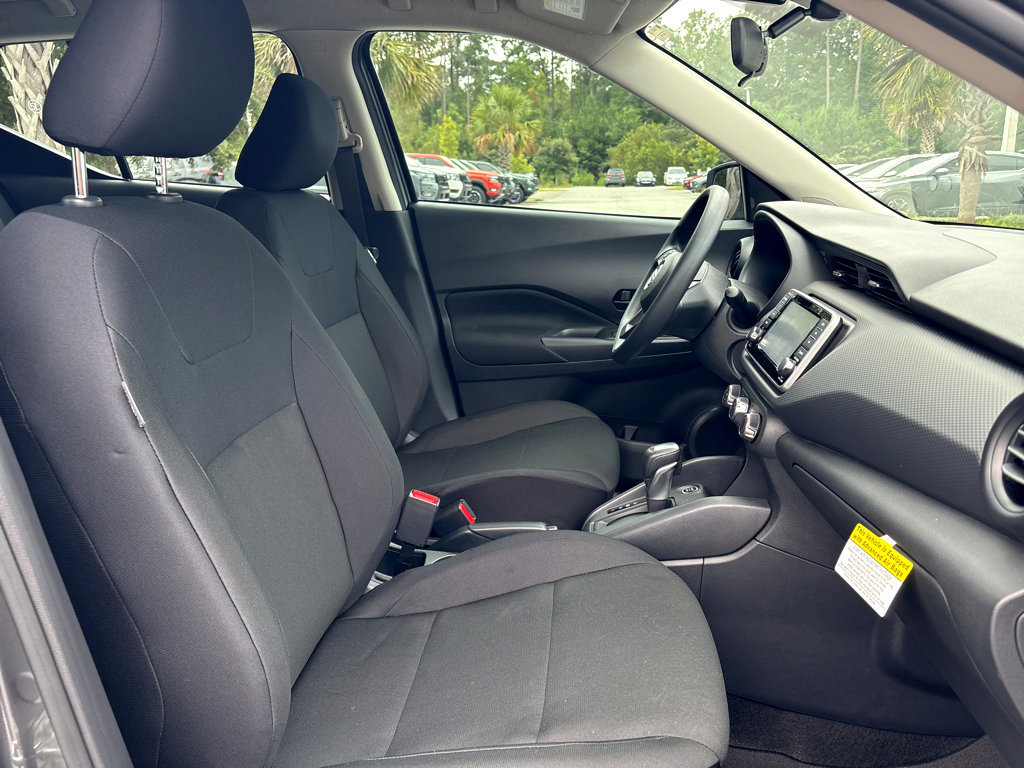 New 2025 Nissan Kicks Play S image 4