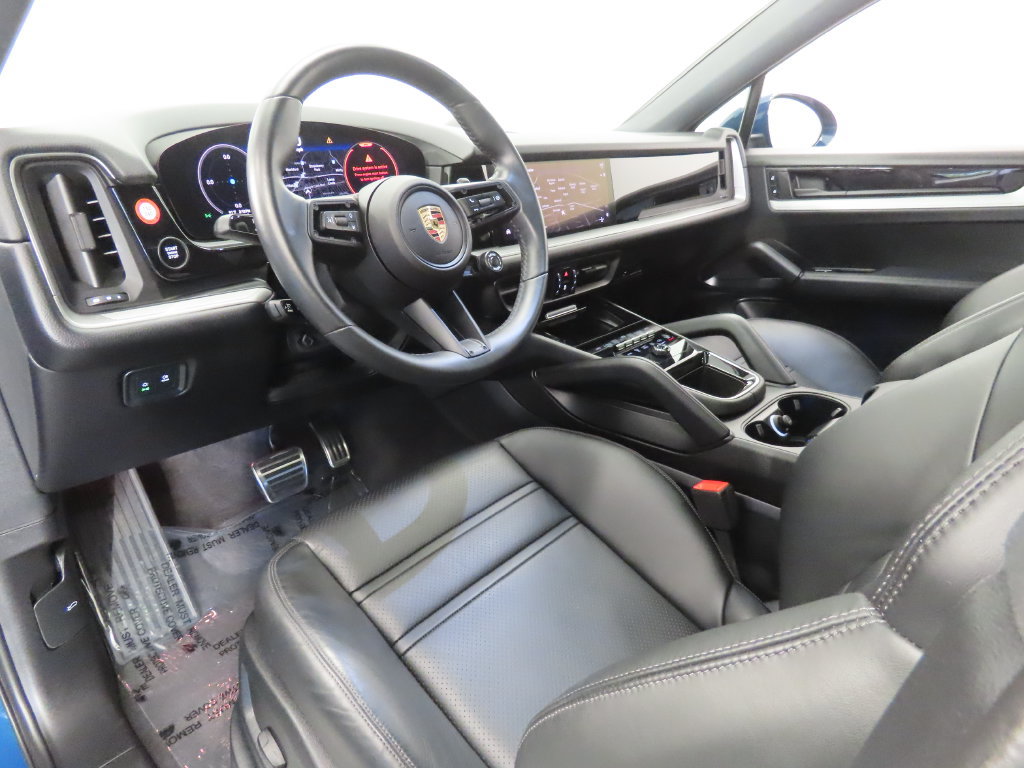 Certified 2025 Porsche Cayenne S AWD/4WD image 4