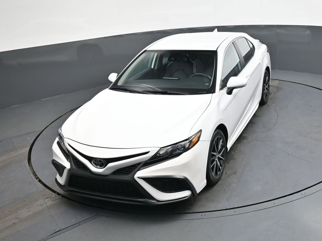 Used 2024 Toyota Camry SE image 30