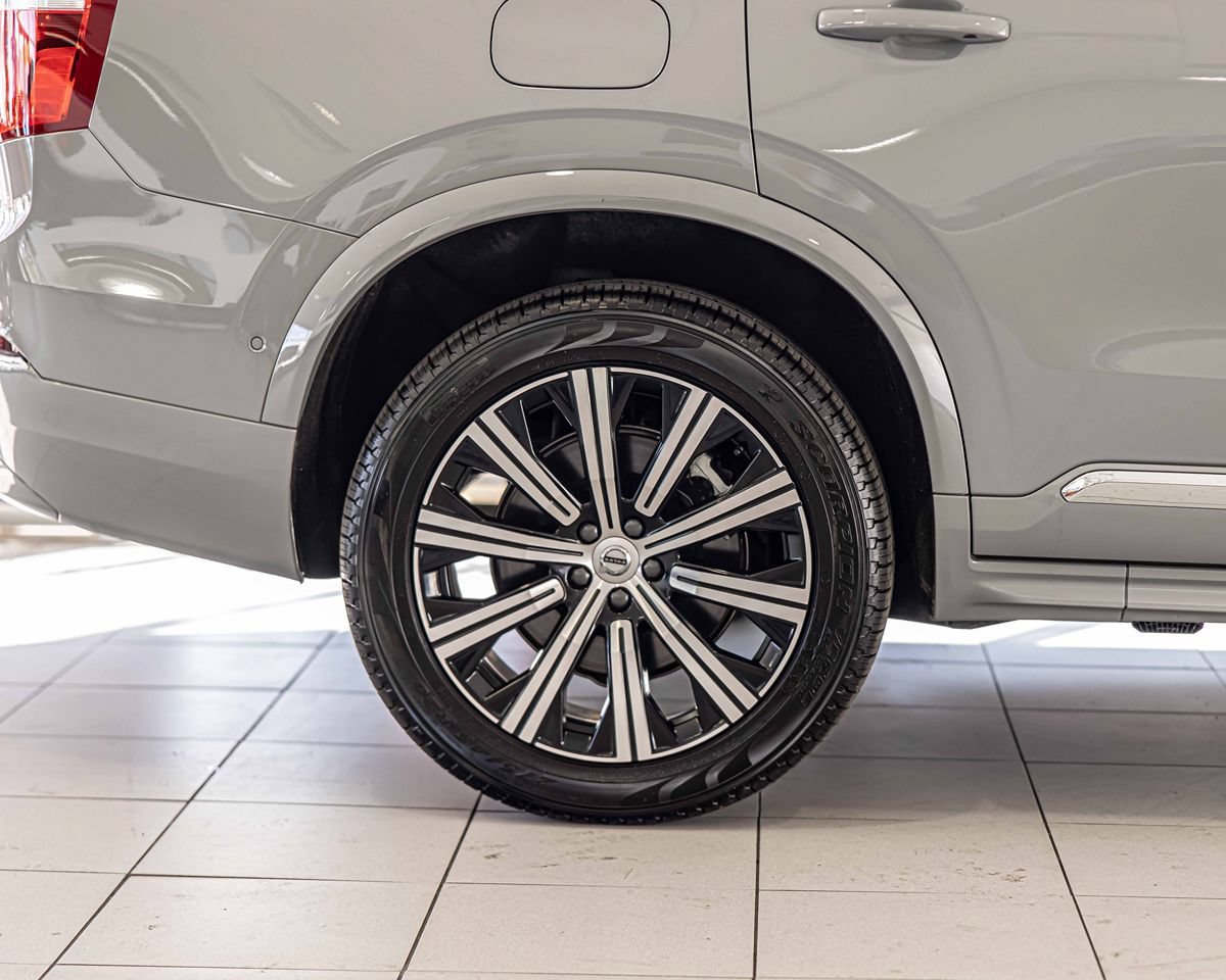 Used 2025 Volvo XC90 B6 Plus AWD/4WD image 12