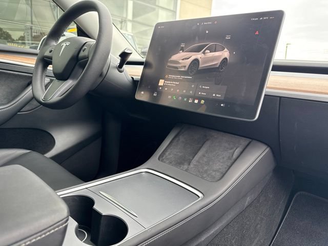 Used 2024 Tesla Model Y Performance AWD/4WD image 24
