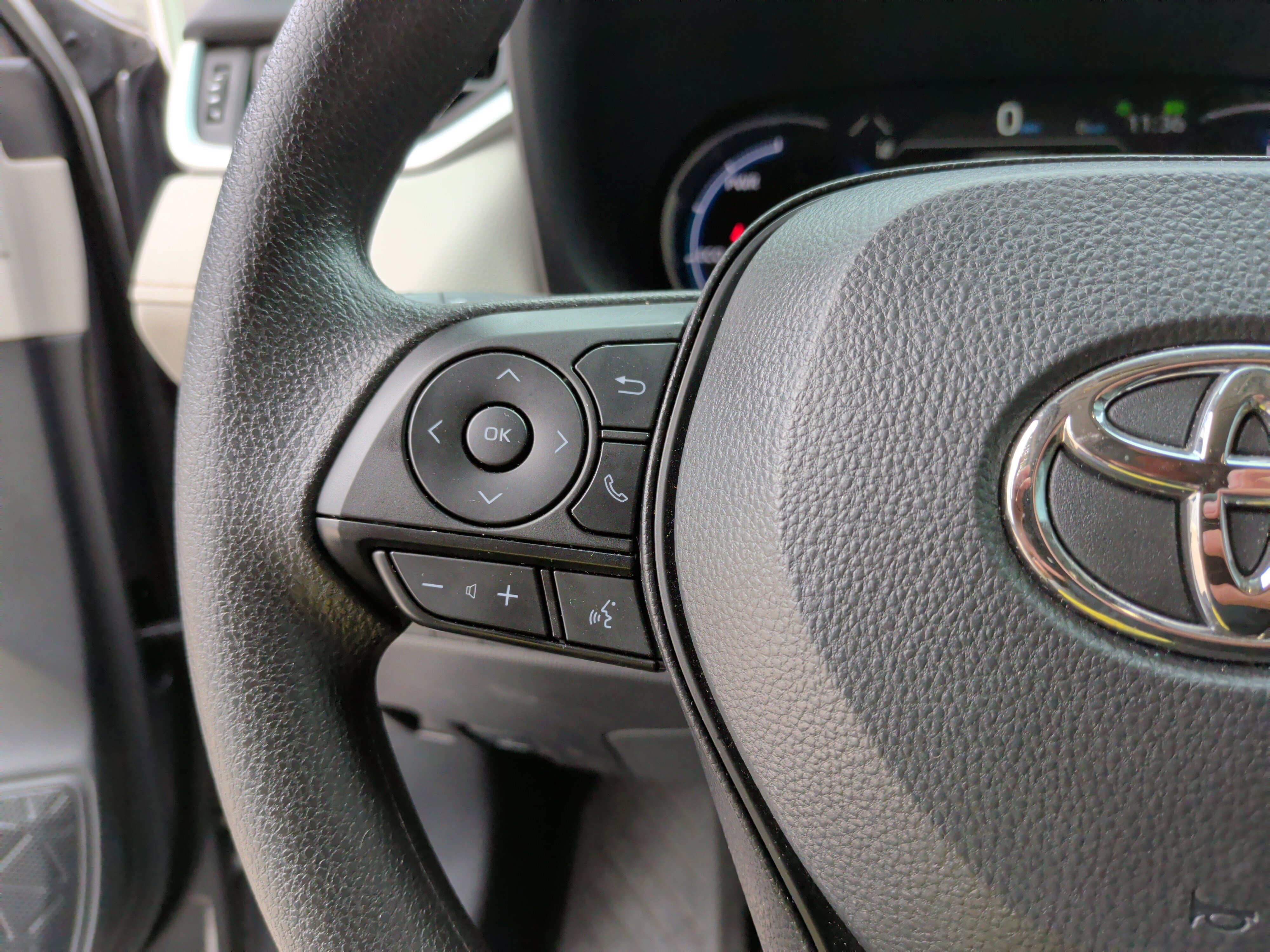 Used 2025 Toyota RAV4 XLE w/ Convenience Package image 18