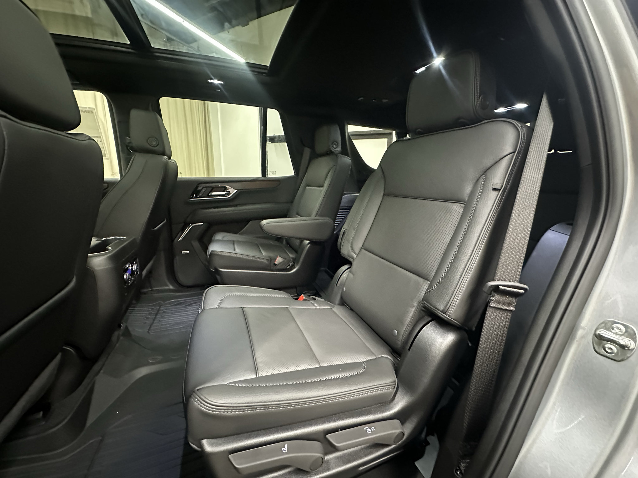 New 2027 GMC Yukon Denali w/ Sun & Power Step Package AWD/4WD image 22