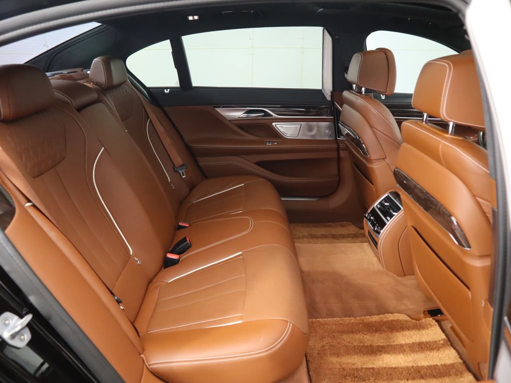 Used 2019 BMW 750i w/ Executive Package image 23