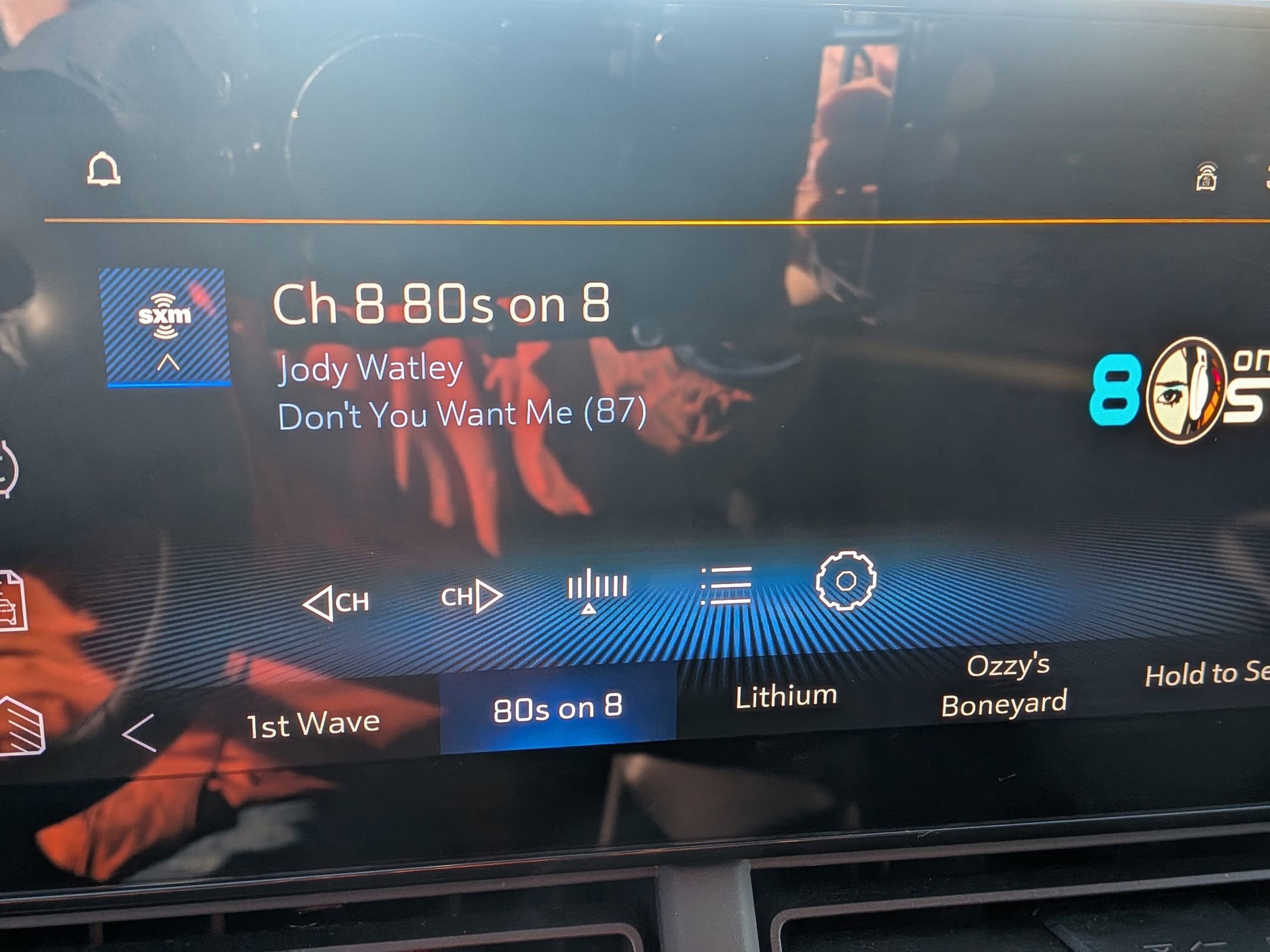 Used 2025 Chevrolet Trax LT w/ LT Convenience Package image 27