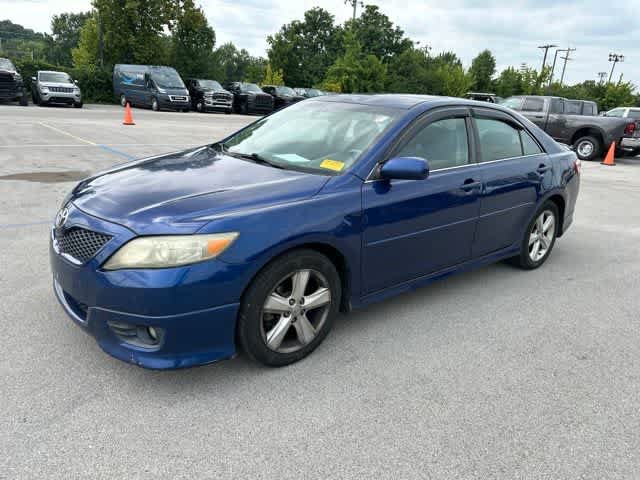 Used 2011 Toyota Camry SE w/ SE Extra-Value Pkg #1 FWD image 2