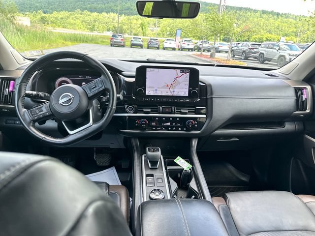 Used 2023 Nissan Pathfinder Platinum AWD/4WD image 12