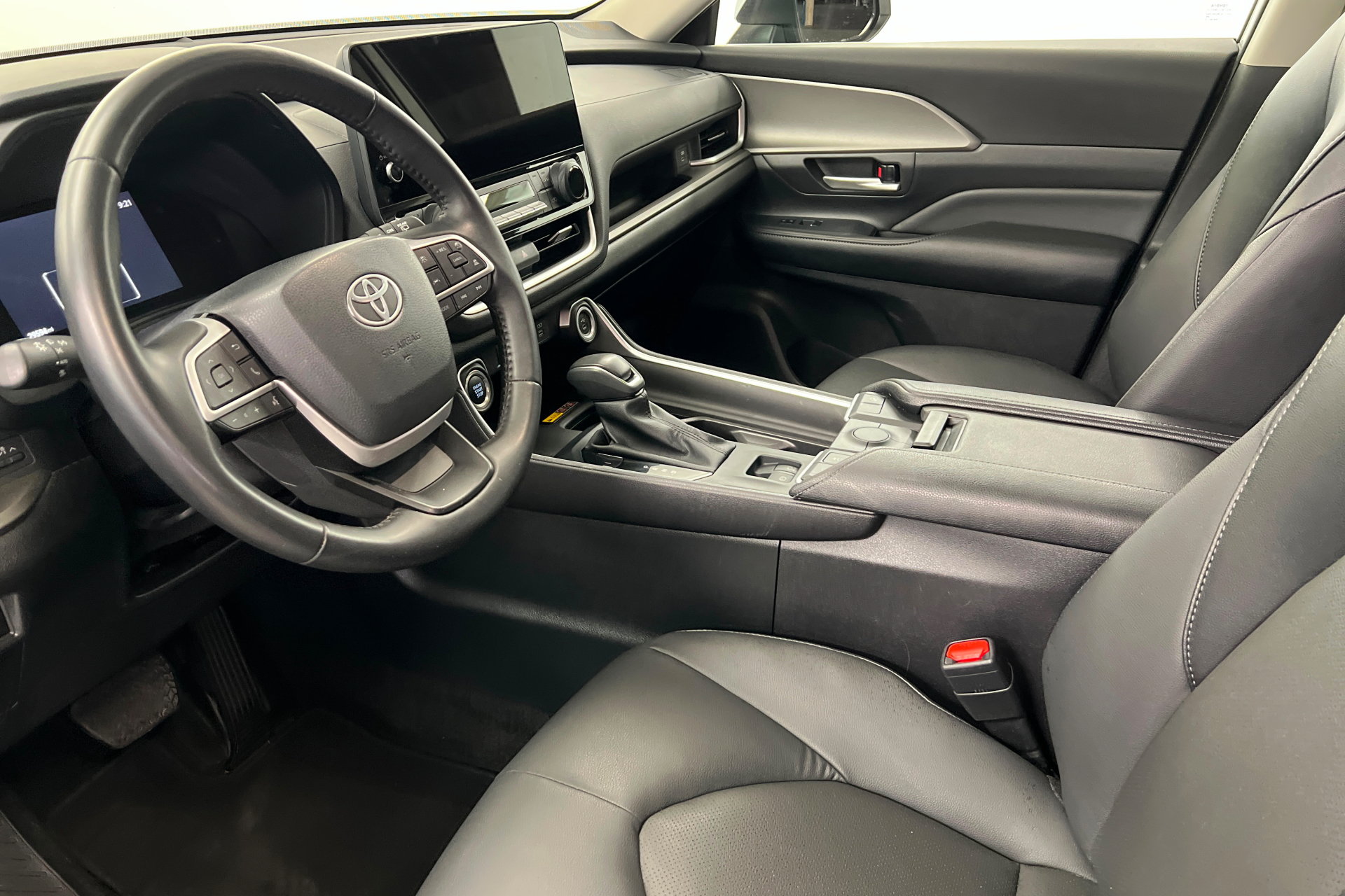 Certified 2025 Toyota Grand Highlander AWD image 16