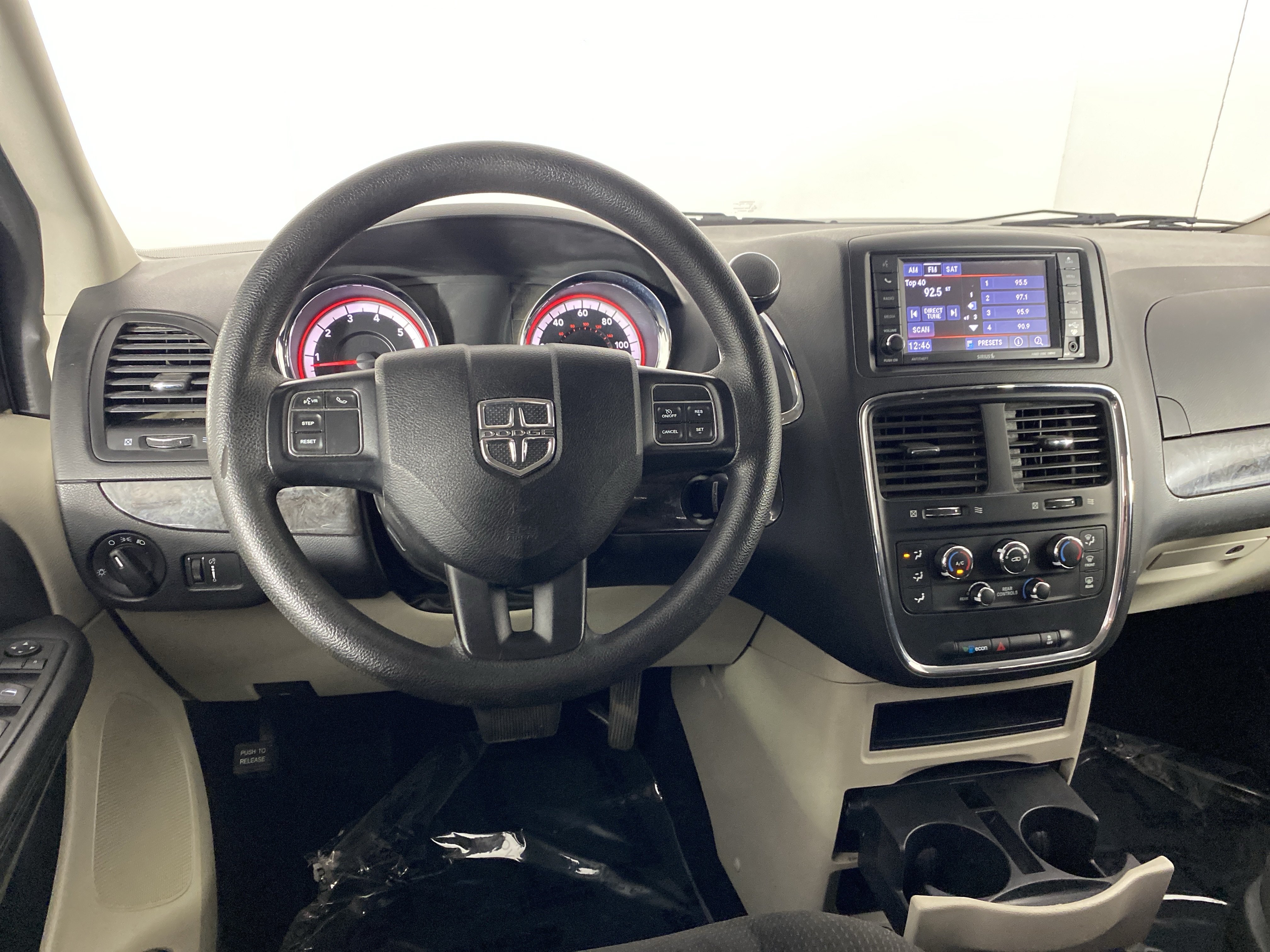 Used 2019 Dodge Grand Caravan SE w/ UConnect Hands-Free Group FWD image 17