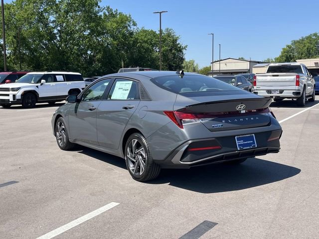 Used 2025 Hyundai Elantra Sport image 7