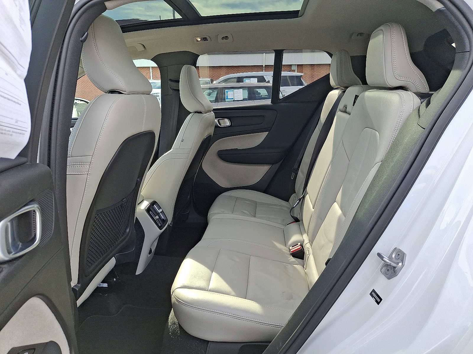 Used 2019 Volvo XC40 T5 Momentum image 10