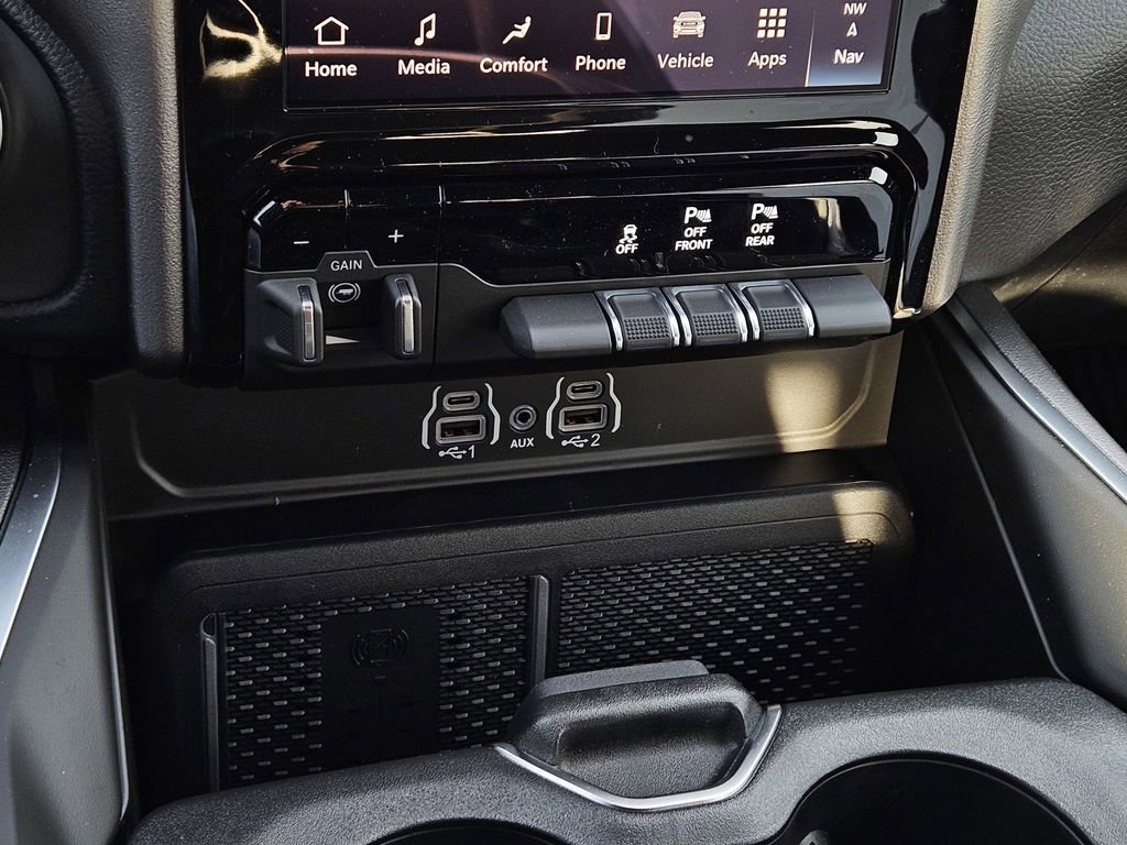 New 2026 RAM 1500 4x4 Crew Cab image 18