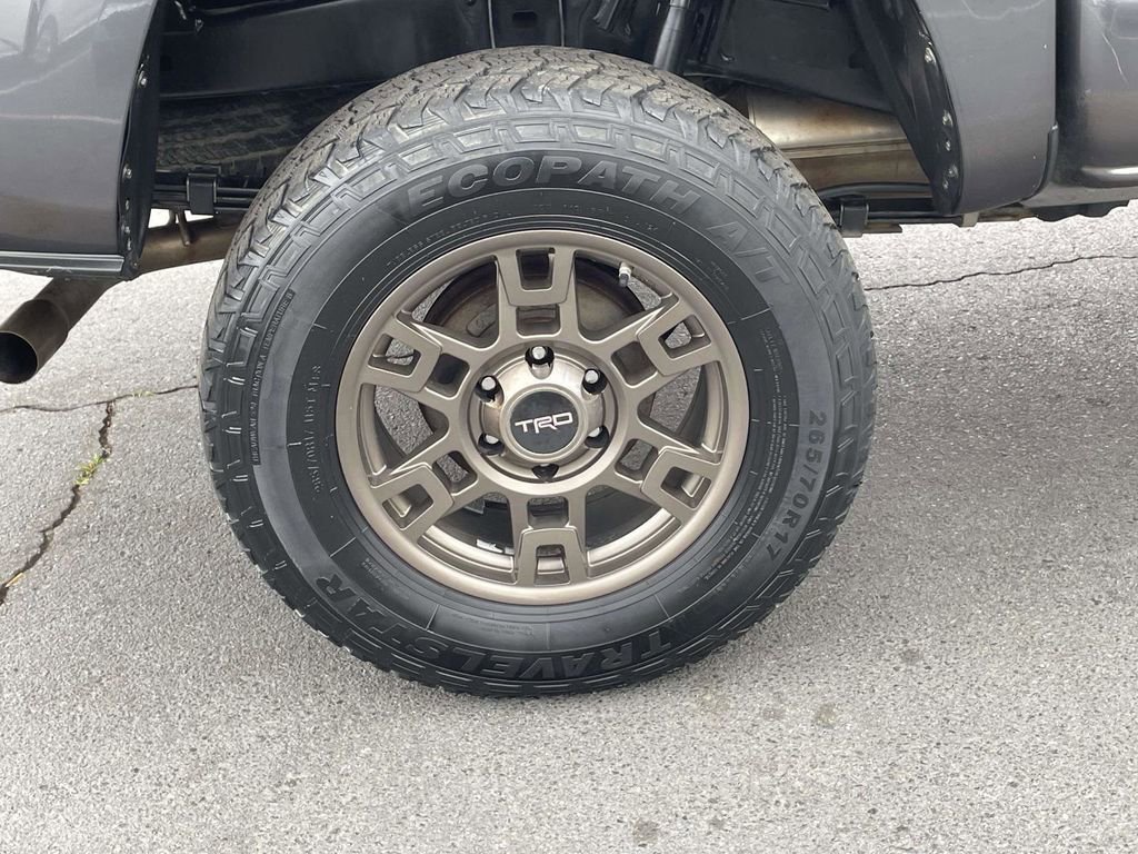 Used 2021 Toyota Tacoma SR AWD/4WD image 9
