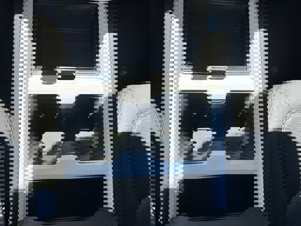 Used 2025 Land Rover Defender 90 S AWD/4WD image 23