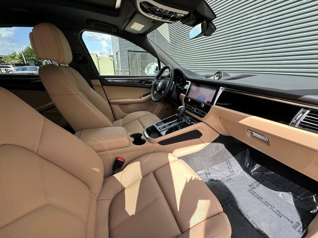 Certified 2026 Porsche Macan Turbo AWD/4WD image 39