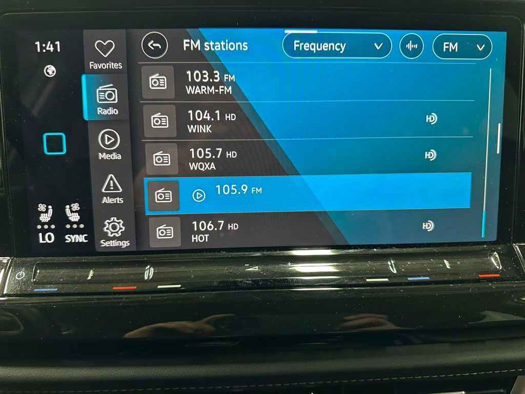 Used 2025 Volkswagen Atlas SE image 30